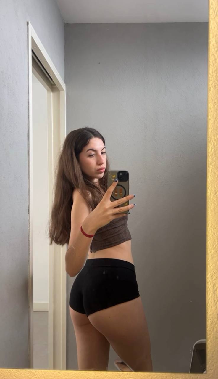 Amber in her underwear in Brussels