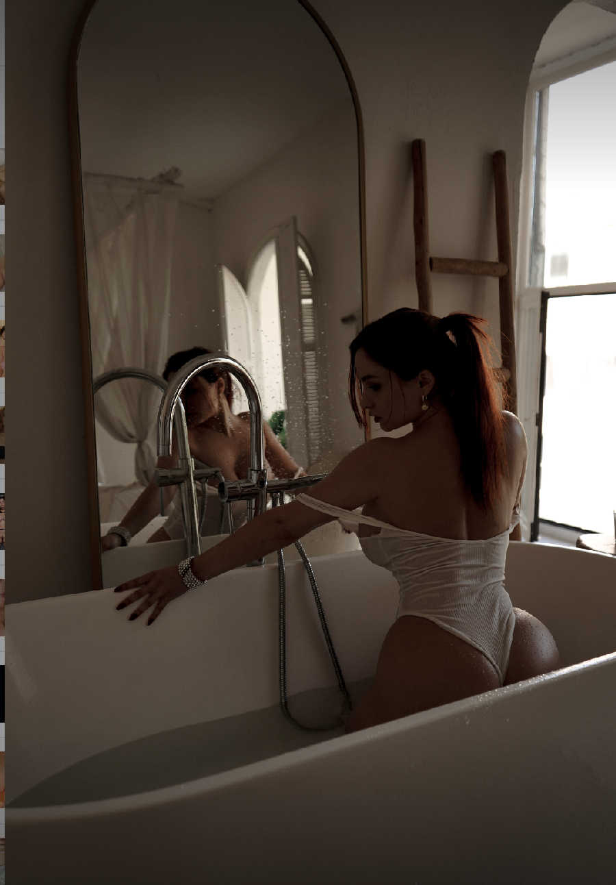 A playful frame from Miranda Faith nude — online in Brussels