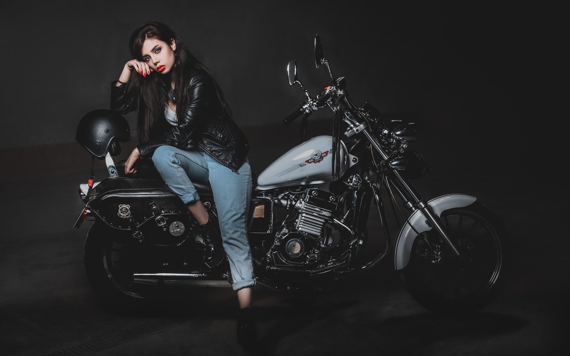 Biker girls: style and drive in Brussels