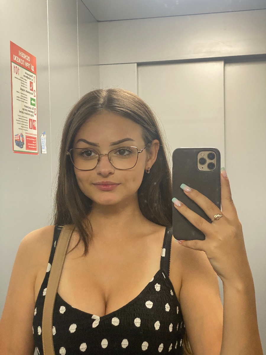 Sexy model Stacy in Brussels