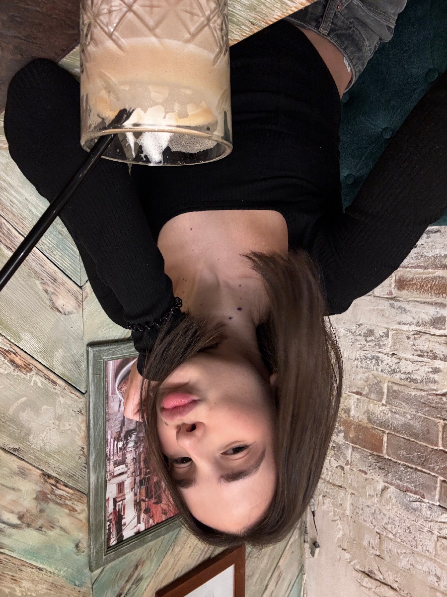 Fresh photos, fresh mood — Tina online in Brussels